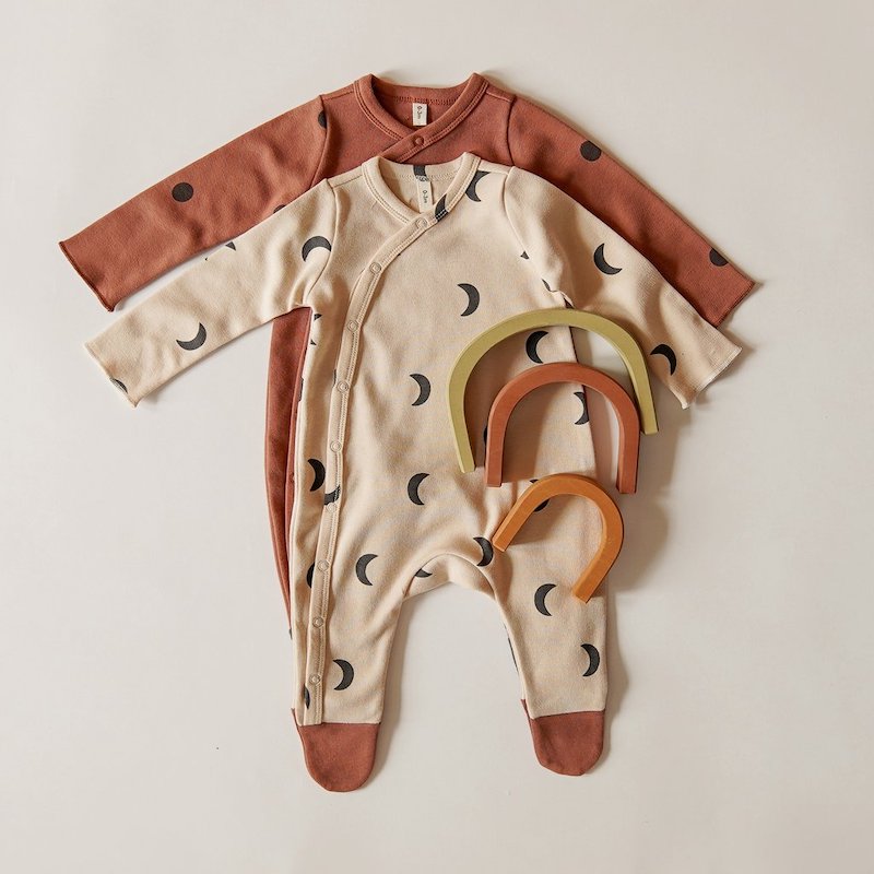 organic zoo EARTH DOTS SUIT WITH CONTRAST FEET